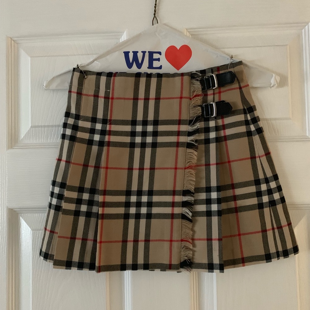 Girls Burberry skirt